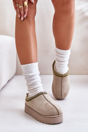 Stivali da neve Femminile con una piattaforma riscaldamento con pelliccia all interno colore verde Remenia 2