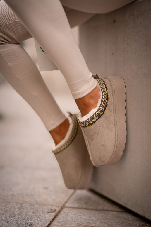 Stivali da neve Femminile con una piattaforma riscaldamento con pelliccia all interno colore verde Remenia