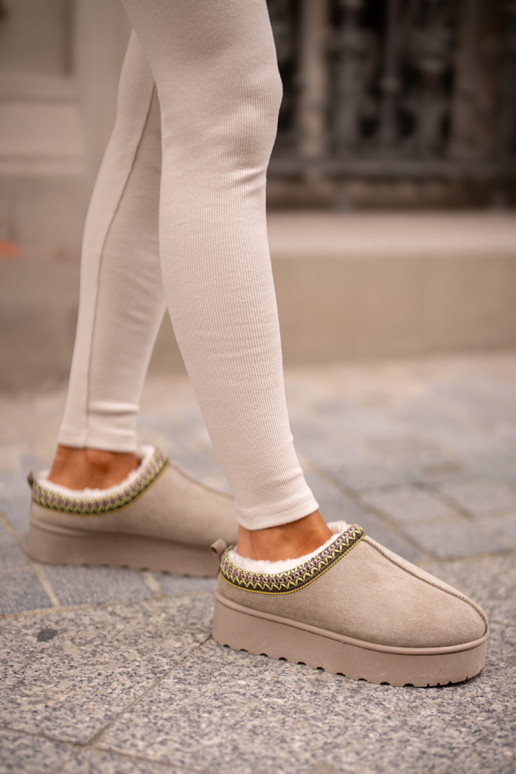 Stivali da neve Femminile con una piattaforma riscaldamento con pelliccia all interno colore verde Remenia