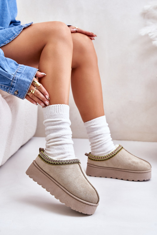 Stivali da neve Femminile con una piattaforma riscaldamento con pelliccia all interno colore verde Remenia