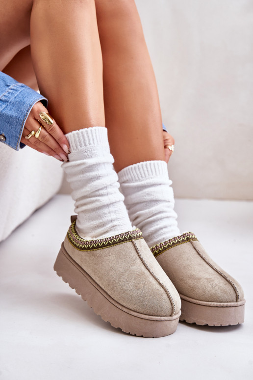 Stivali da neve Femminile con una piattaforma riscaldamento con pelliccia all interno colore verde Remenia