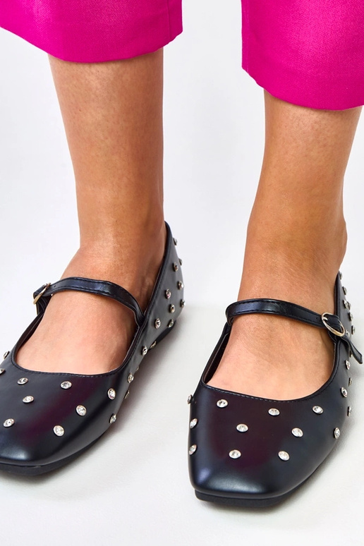 Stivaletti neri con tacco e chiusura... Stivaletti neri con tacco e chiusura...