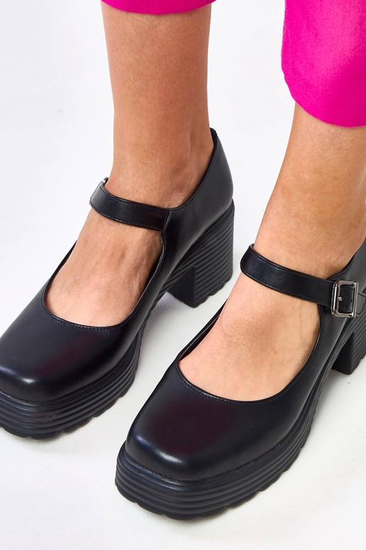 Ballerine laccate color sabbia con... Ballerine laccate color sabbia con...