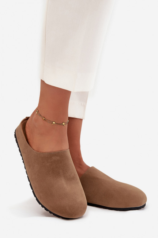 Pantofole Zoccoli Femminile con una piattaforma beige Sylviane Pantofole Zoccoli Femminile con una piattaforma beige Sylviane