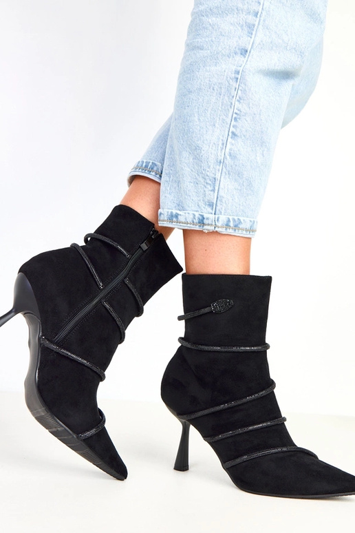 Stivaletti neri con tacco decorati...