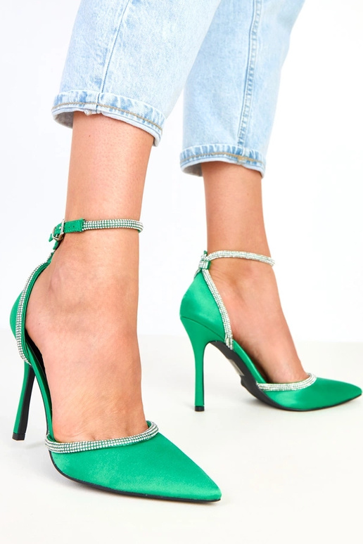 Décolleté verdi in satin con zirconi... Décolleté verdi in satin con zirconi...