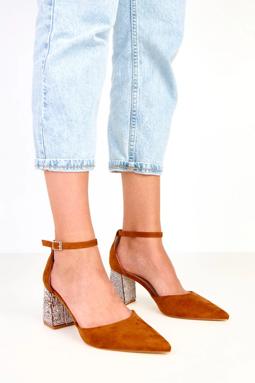 Décolleté marroni con tacco...