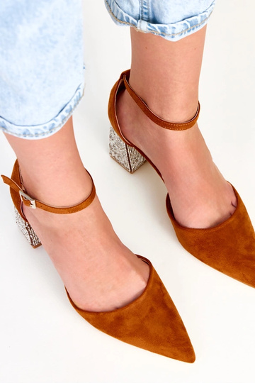 Décolleté marroni con tacco... 2