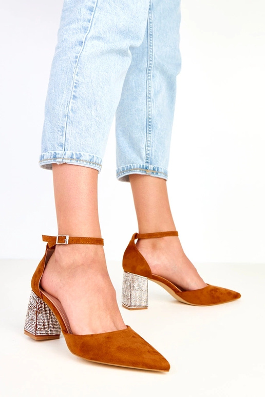 Décolleté marroni con tacco a colonna... Décolleté marroni con tacco a colonna...