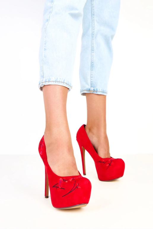 Décolleté rosse con plateau decorate... Décolleté rosse con plateau decorate...