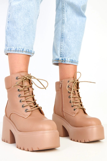 Stivaletti color sabbia con...