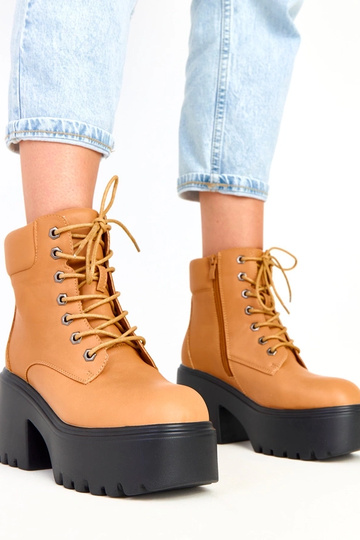 Stivaletti marroni con...