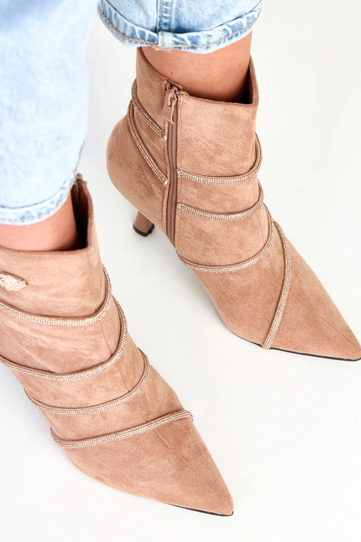 Stivaletti color sabbia con tacco... Stivaletti color sabbia con tacco...