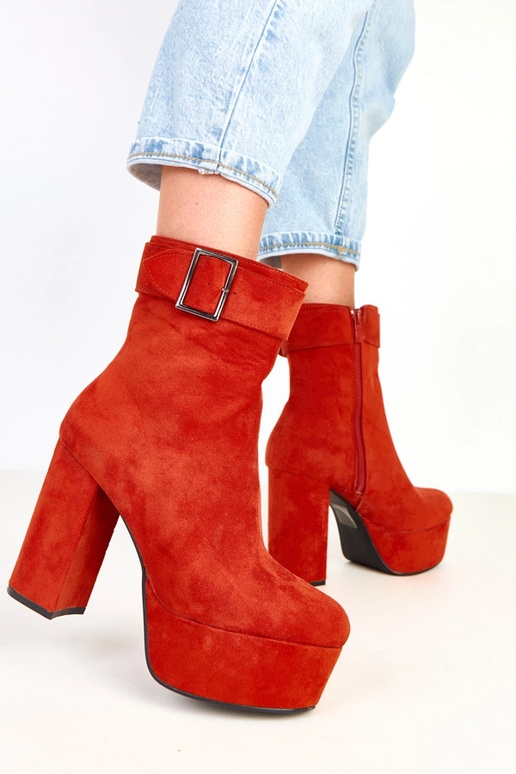 Stivaletti arancioni con plateau e... Stivaletti arancioni con plateau e...