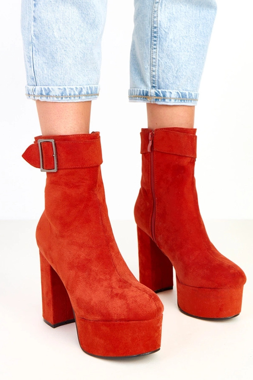 Stivaletti arancioni con plateau e... Stivaletti arancioni con plateau e...