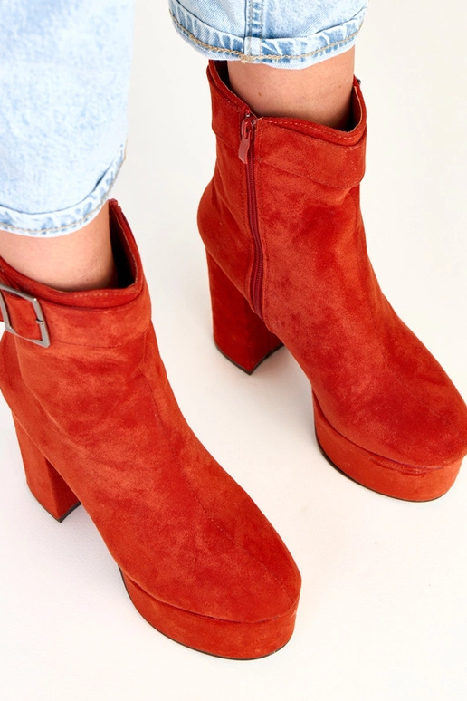 Stivaletti arancioni con plateau e... Stivaletti arancioni con plateau e...