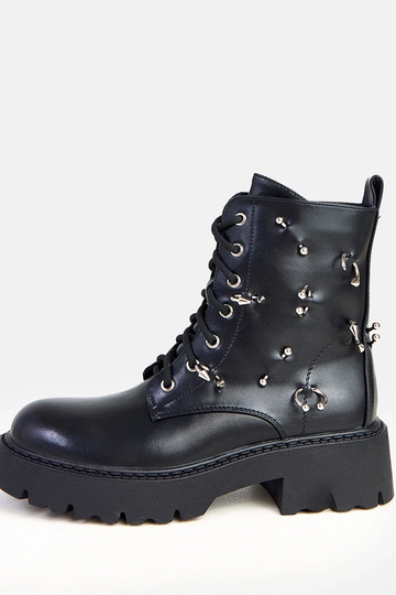 Ebony stivaletti neri con piattaforma e decorazioni metalliche 2