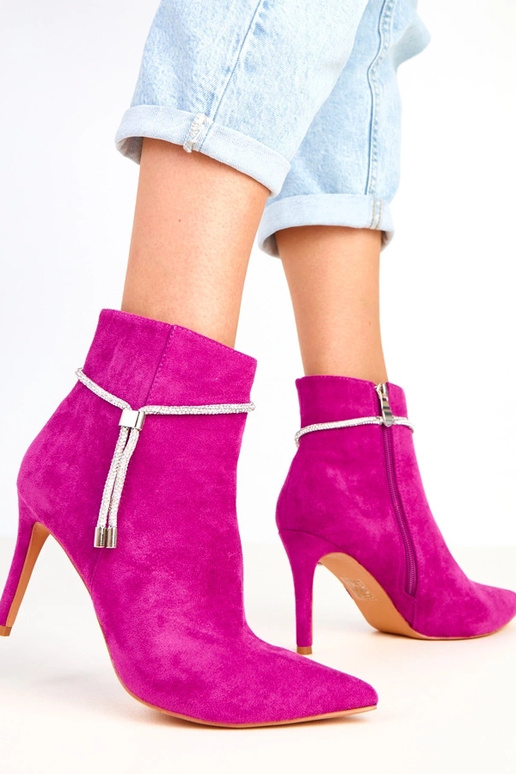 Stivaletti viola con tacco alto e... Stivaletti viola con tacco alto e...