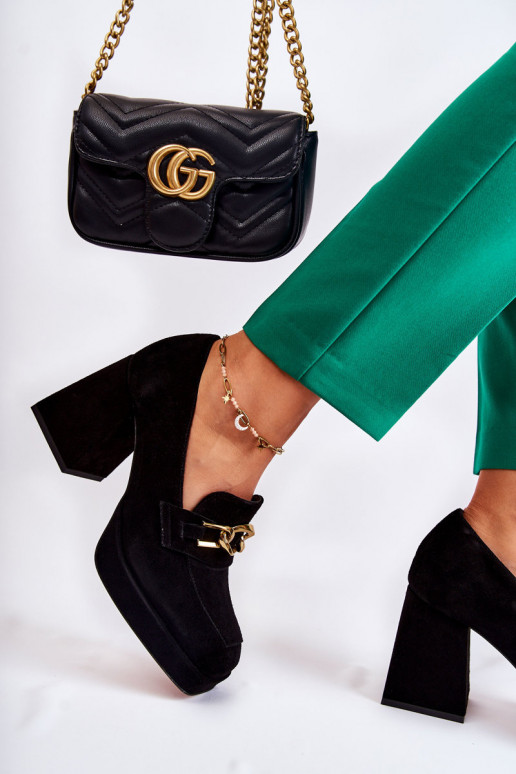 Scarpe scamosciate Con catena decorativa Laura Messi 2444 colore nero Scarpe scamosciate Con catena decorativa Laura Messi 2444 colore nero