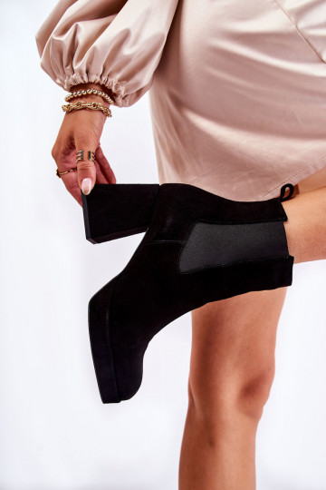 Scarpe scamosciate su tacco massiccio Laura Messi 2519 nere 2