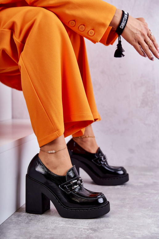 con effetto vernice scarpe Su un enorme palo colore nero Lemar Jaime con effetto vernice scarpe Su un enorme palo colore nero Lemar Jaime