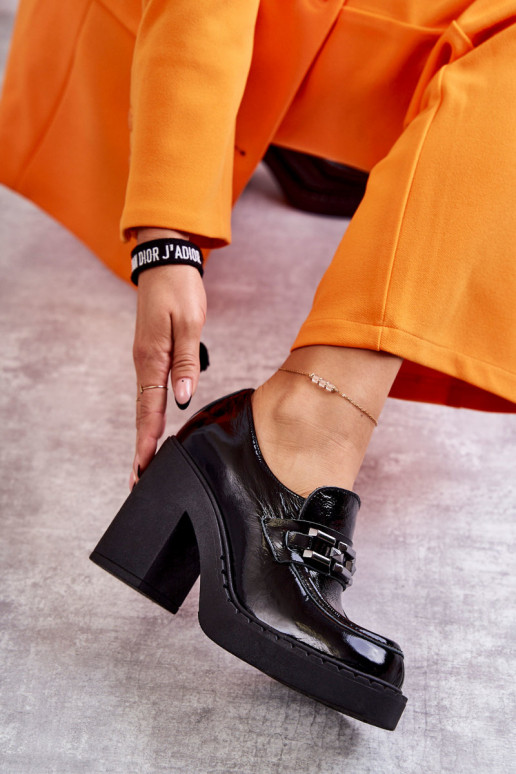 con effetto vernice scarpe Su un enorme palo colore nero Lemar Jaime con effetto vernice scarpe Su un enorme palo colore nero Lemar Jaime