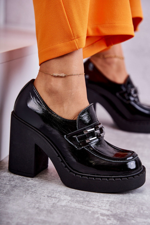 con effetto vernice scarpe Su un enorme palo colore nero Lemar Jaime con effetto vernice scarpe Su un enorme palo colore nero Lemar Jaime