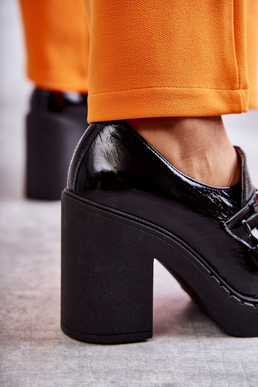 con effetto vernice scarpe Su un enorme palo colore nero Lemar Jaime con effetto vernice scarpe Su un enorme palo colore nero Lemar Jaime