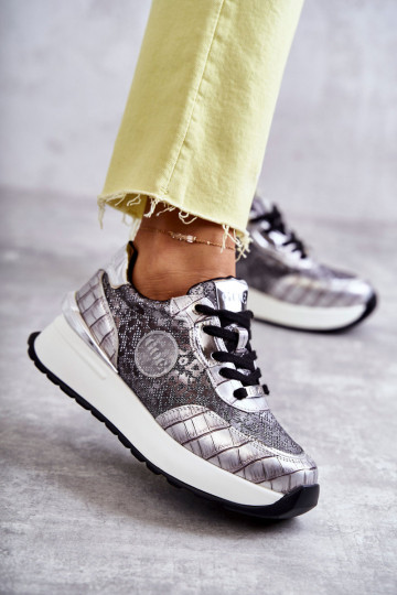 Femminile scarpe da ginnastica Su un cuneo GOE KK2N4083 color argento