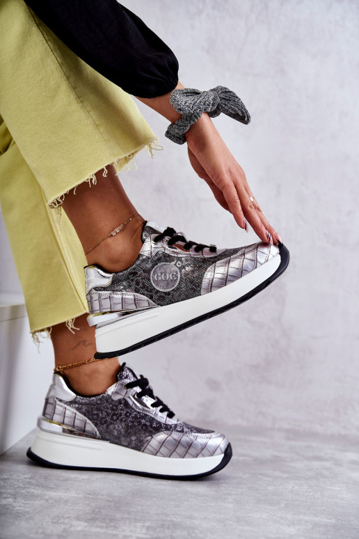 Femminile scarpe da ginnastica Su un cuneo GOE KK2N4083 color argento Femminile scarpe da ginnastica Su un cuneo GOE KK2N4083 color argento