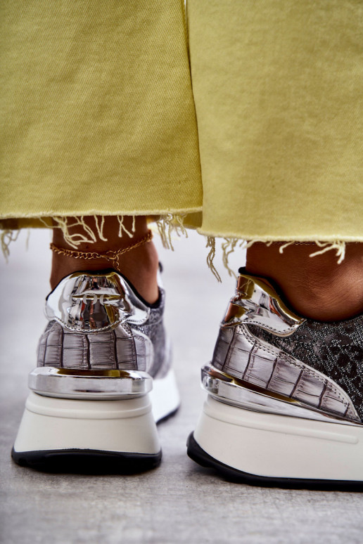 Femminile scarpe da ginnastica Su un cuneo GOE KK2N4083 color argento Femminile scarpe da ginnastica Su un cuneo GOE KK2N4083 color argento