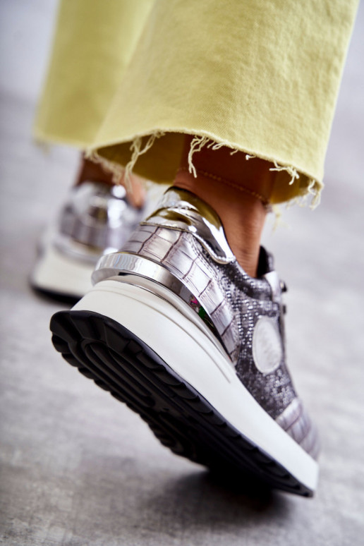 Femminile scarpe da ginnastica Su un cuneo GOE KK2N4083 color argento Femminile scarpe da ginnastica Su un cuneo GOE KK2N4083 color argento