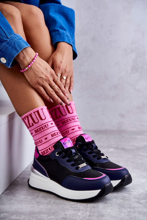 Femminile scarpe da ginnastica Su un cuneo GOE KK2N4081 Nero e-blu scuro Femminile scarpe da ginnastica Su un cuneo GOE KK2N4081 Nero e-blu scuro