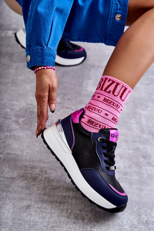 Femminile scarpe da ginnastica Su un cuneo GOE KK2N4081 Nero e-blu scuro Femminile scarpe da ginnastica Su un cuneo GOE KK2N4081 Nero e-blu scuro