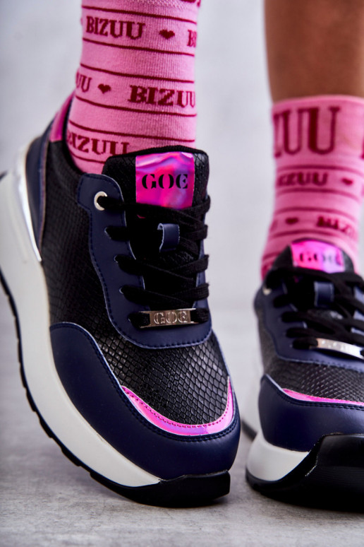 Femminile scarpe da ginnastica Su un cuneo GOE KK2N4081 Nero e-blu scuro Femminile scarpe da ginnastica Su un cuneo GOE KK2N4081 Nero e-blu scuro