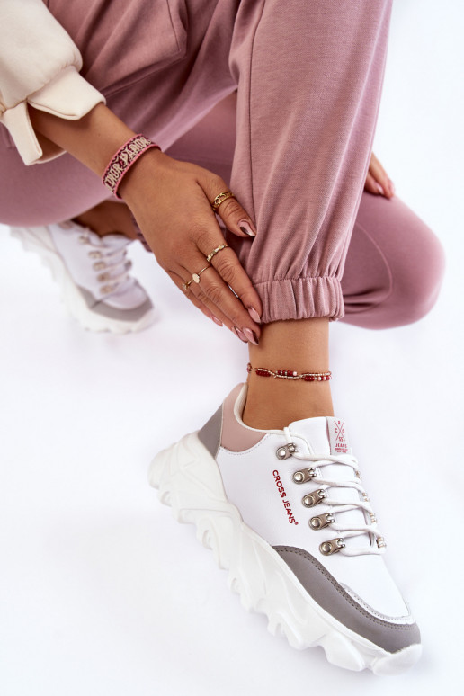 Femminile Scarpe modello sneakers con una piattaforma Cross Jeans KK2R4071C Colore bianco Femminile Scarpe modello sneakers con una piattaforma Cross Jeans KK2R4071C Colore bianco