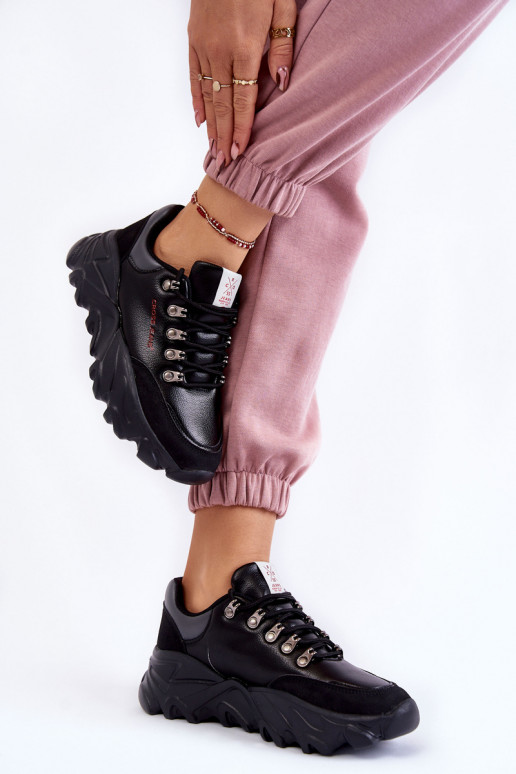 Femminile Scarpe modello sneakers con una piattaforma Cross Jeans KK2R4073C colore nero Femminile Scarpe modello sneakers con una piattaforma Cross Jeans KK2R4073C colore nero