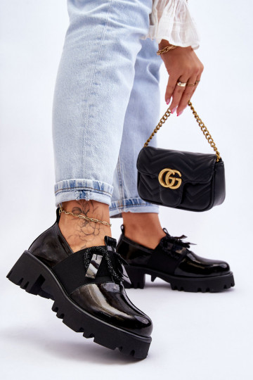 con effetto vernice scarpe con bellissimi dettagli colore nero Keily