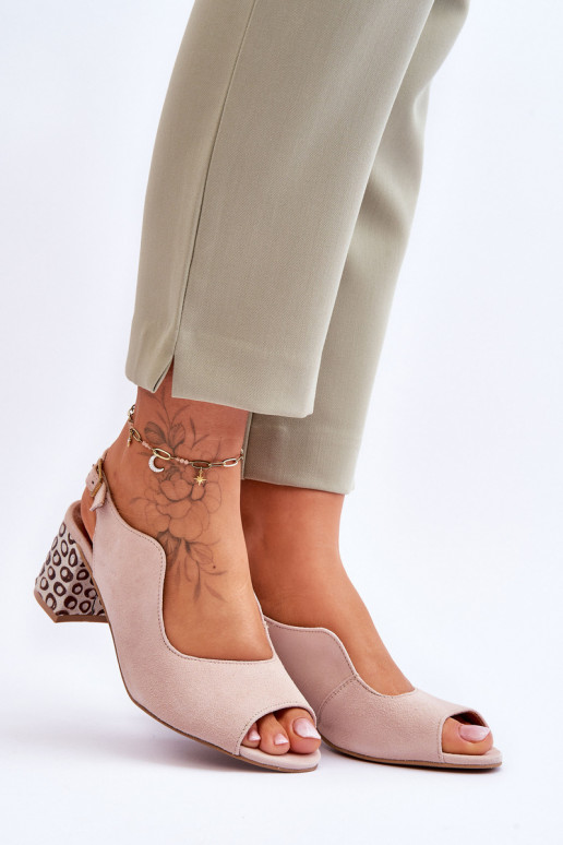 Femminile Sandali in camoscio con i tacchi Deveciejka 05870-04 beige Femminile Sandali in camoscio con i tacchi Deveciejka 05870-04 beige