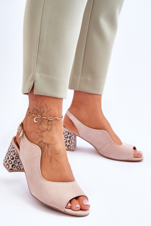 Femminile Sandali in camoscio con i tacchi Deveciejka 05870-04 beige Femminile Sandali in camoscio con i tacchi Deveciejka 05870-04 beige