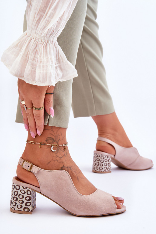 Femminile Sandali in camoscio con i tacchi Deveciejka 05870-04 beige Femminile Sandali in camoscio con i tacchi Deveciejka 05870-04 beige