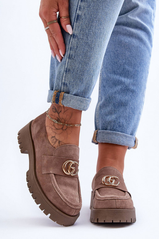 Femminile scarpe dalla pelle scamosciata con ornamenti beige Rosefalls Femminile scarpe dalla pelle scamosciata con ornamenti beige Rosefalls