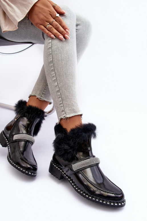 Basso Stivali con effetto vernice con una pelliccia E decorazione S.Barski MR870-74 colore nero Basso Stivali con effetto vernice con una pelliccia E decorazione S.Barski MR870-74 colore nero