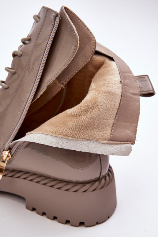 Femminile con effetto vernice Stivaletti da lavoro con ornamenti beige S.Barski MR870-67 Femminile con effetto vernice Stivaletti da lavoro con ornamenti beige S.Barski MR870-67