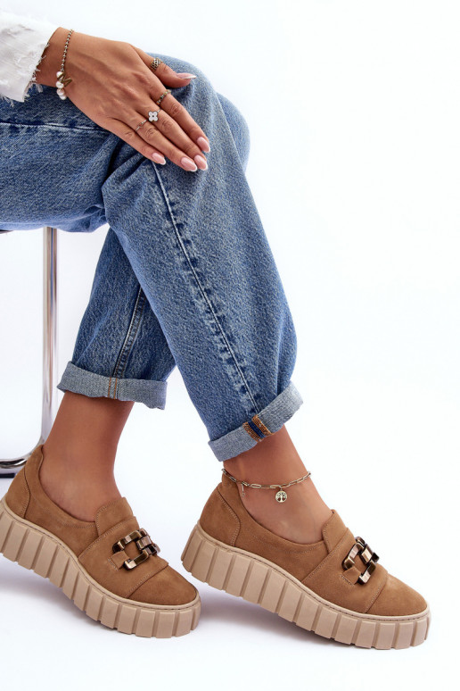 dalla pelle scamosciata scarpe Femminile con una piattaforma con ornamenti beige LeAski 3398 dalla pelle scamosciata scarpe Femminile con una piattaforma con ornamenti beige LeAski 3398