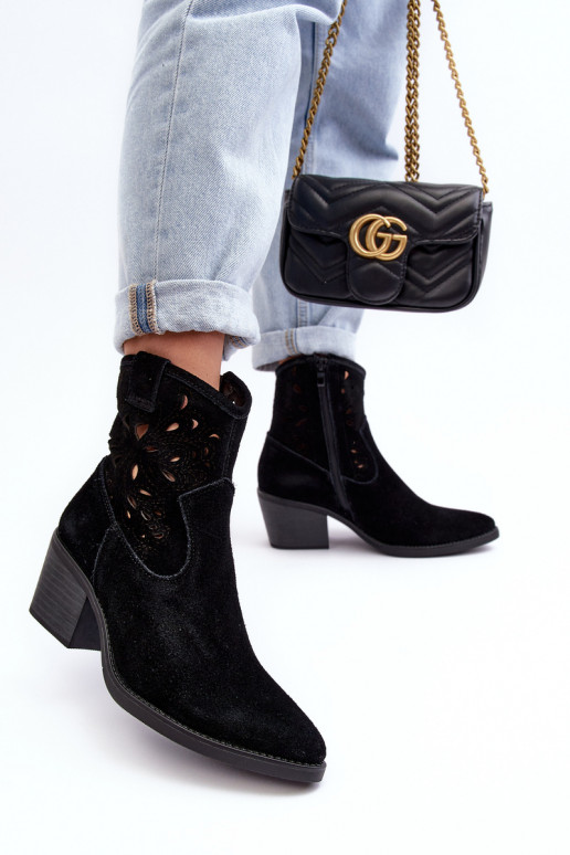 Scarpe scamosciate stile coAboy con elementi traforati D&A SN622-20 colore nero Scarpe scamosciate stile coAboy con elementi traforati D&A SN622-20 colore nero