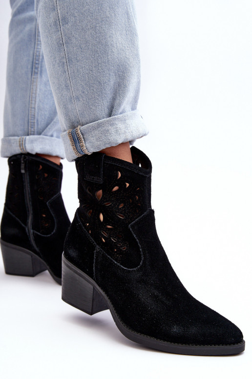 Scarpe scamosciate stile coAboy con elementi traforati D&A SN622-20 colore nero Scarpe scamosciate stile coAboy con elementi traforati D&A SN622-20 colore nero