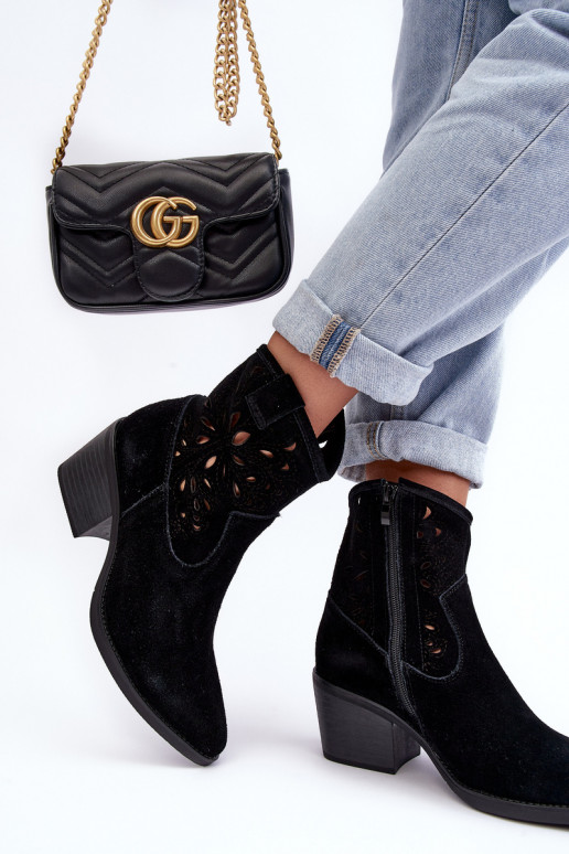 Scarpe scamosciate stile coAboy con elementi traforati D&A SN622-20 colore nero Scarpe scamosciate stile coAboy con elementi traforati D&A SN622-20 colore nero