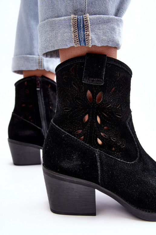 Scarpe scamosciate stile coAboy con elementi traforati D&A SN622-20 colore nero Scarpe scamosciate stile coAboy con elementi traforati D&A SN622-20 colore nero