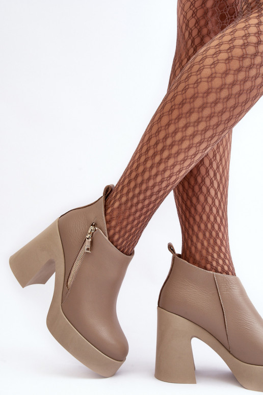 Stivali da donna Su un enorme palo con cerniere 1755 Zazoo beige Stivali da donna Su un enorme palo con cerniere 1755 Zazoo beige